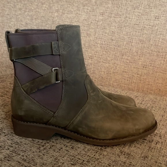 Teva Ellery Green and Brown Two-Tone Bootie Size 7.5 - Picture 2 of 10